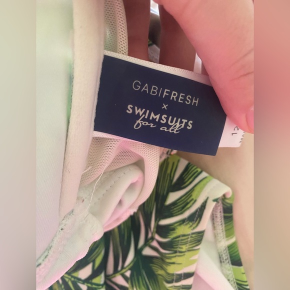 Floral Swimsuit with Detachable Straps - Picture 2 of 4